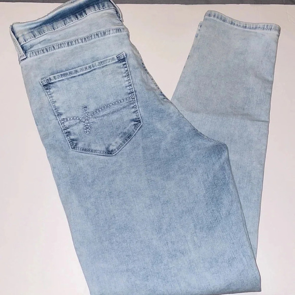 Levi’s Mom Jeans - Picture 2 of 9